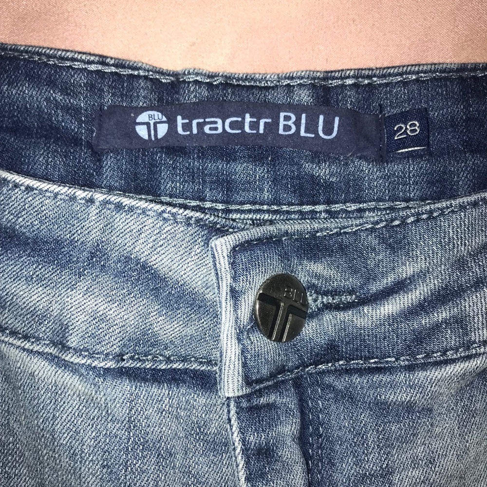 light wash jean shorts - Picture 3 of 4
